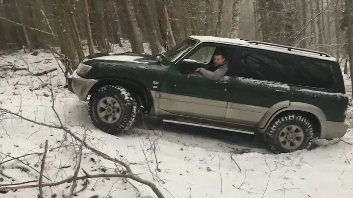 Nissan patrol y61 2,8 tdi борется с подъемом на грязевой резине